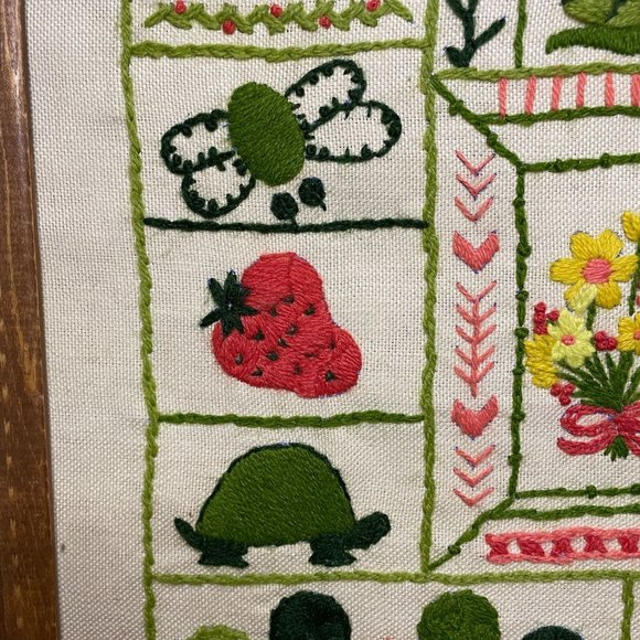 Vintage 1970s Crewel Embroidery Framed Pink Green Whimsical Nature Needlepoint - Picture 8 of 8